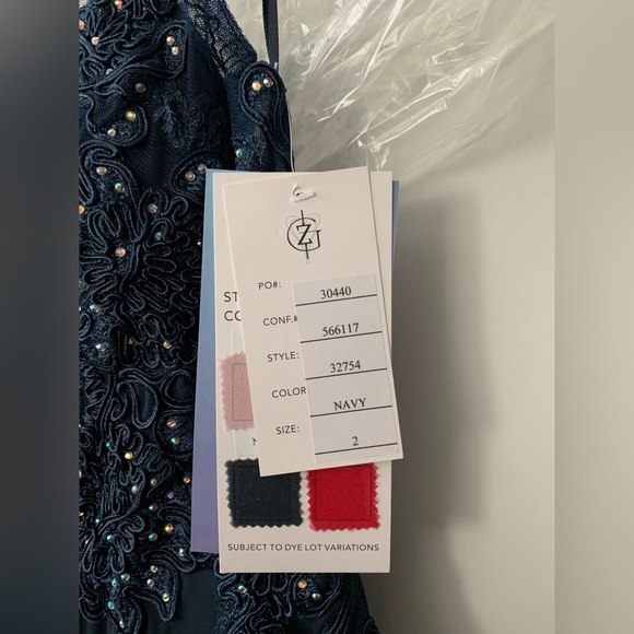 NWT Beautiful V-Neck Embroidered Bodice Chiffon Prom Dress Long Gown, Navy, Sz 4 - Picture 9 of 12